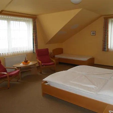 U Krbu モーテル Vestec