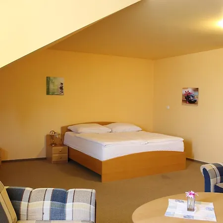 U Krbu モーテル Vestec